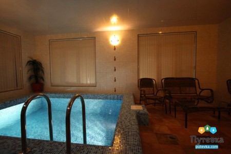 Крытый бассейн