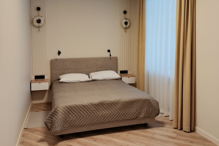 Люкс 1-местный 2-комнатный с широкой кроватью, фото 1