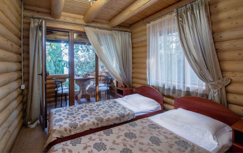 Коттедж сруб 4-местный с двумя спальнями и двориком, фото 2