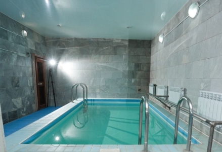 Крытый бассейн