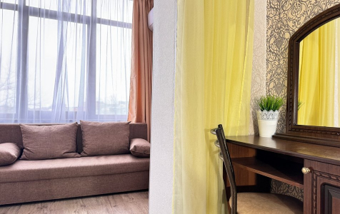 Комфорт 4х местный комфорт с видом на столовую и территорию отеля, фото 3