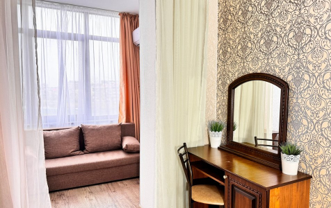 Комфорт 5ти местный комфорт с видом на столовую и территорию отеля, фото 3