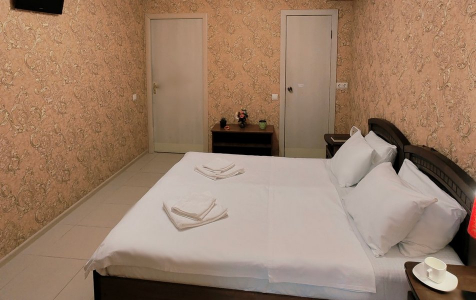 Стандарт 2х местный стандарт вид на столовую и территорию отеля (цокольный этаж), фото 2