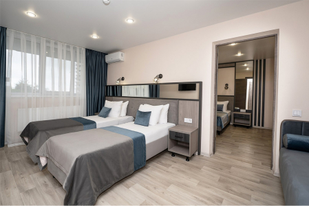 Семейный Люкс 5-местный 2-комнатный с балконом корпус 1, фото 1