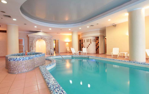 Крытый бассейн