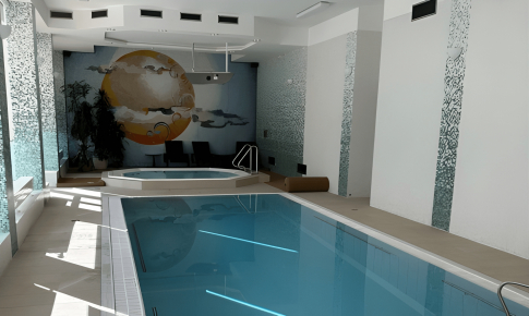 Крытый бассейн