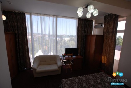 Люкс 4-местный 2-комнатный, 6 этаж, фото 6