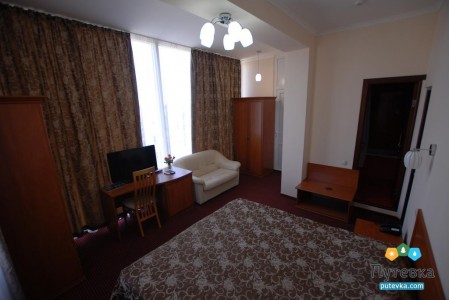 Люкс 4-местный 2-комнатный, 6 этаж, фото 2