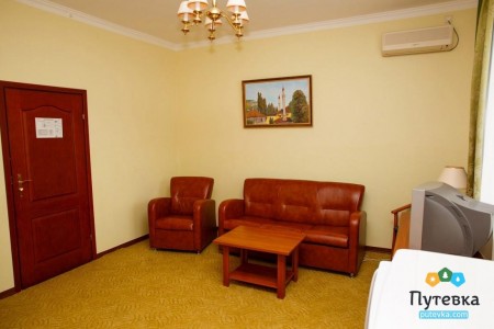 Сьют 2-местный 2-комнатный (вид на Генуэзскую крепость), фото 2