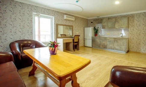 Люкс 4-местный 2-комнатный с балконом, фото 8