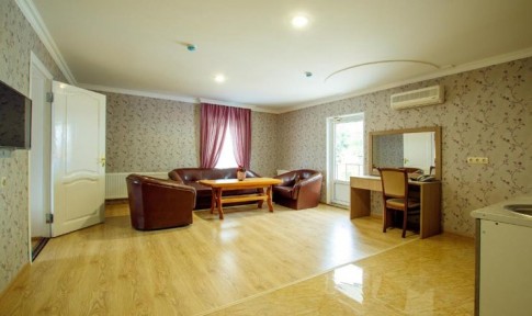 Люкс 4-местный 2-комнатный с балконом, фото 9